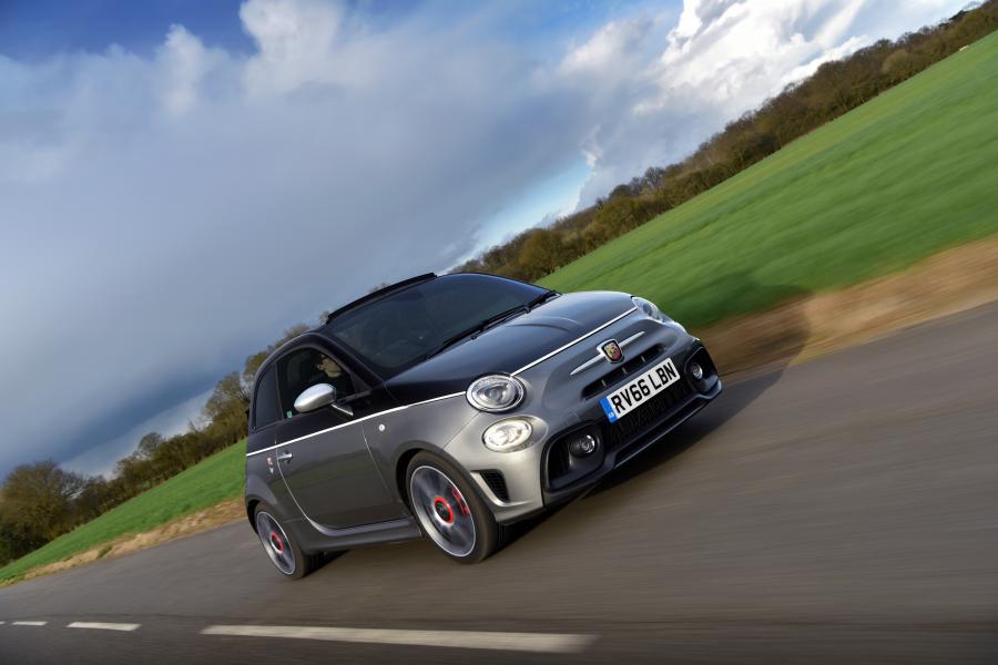  Abarth 595C Turismo (312) 2016 года  (UK) (фото 17 из 24)